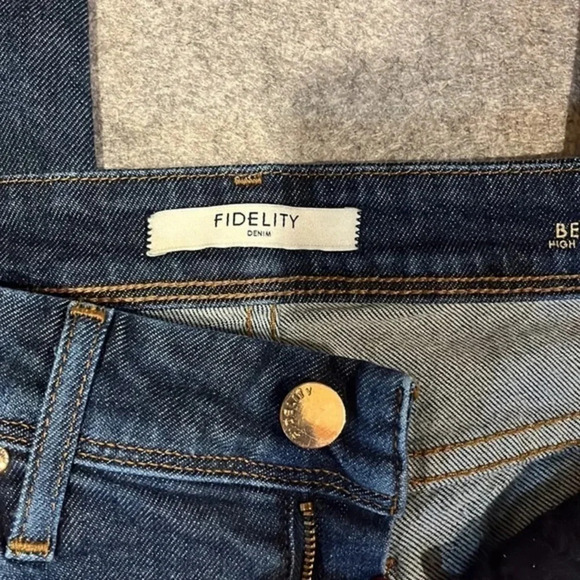 Fidelity denim, belvedere, high rise, ultra slim. 27*31 Great  Condition!‎ - Picture 3 of 15
